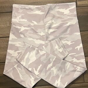 Athleta Camouflage 7/8 tight. Sz L